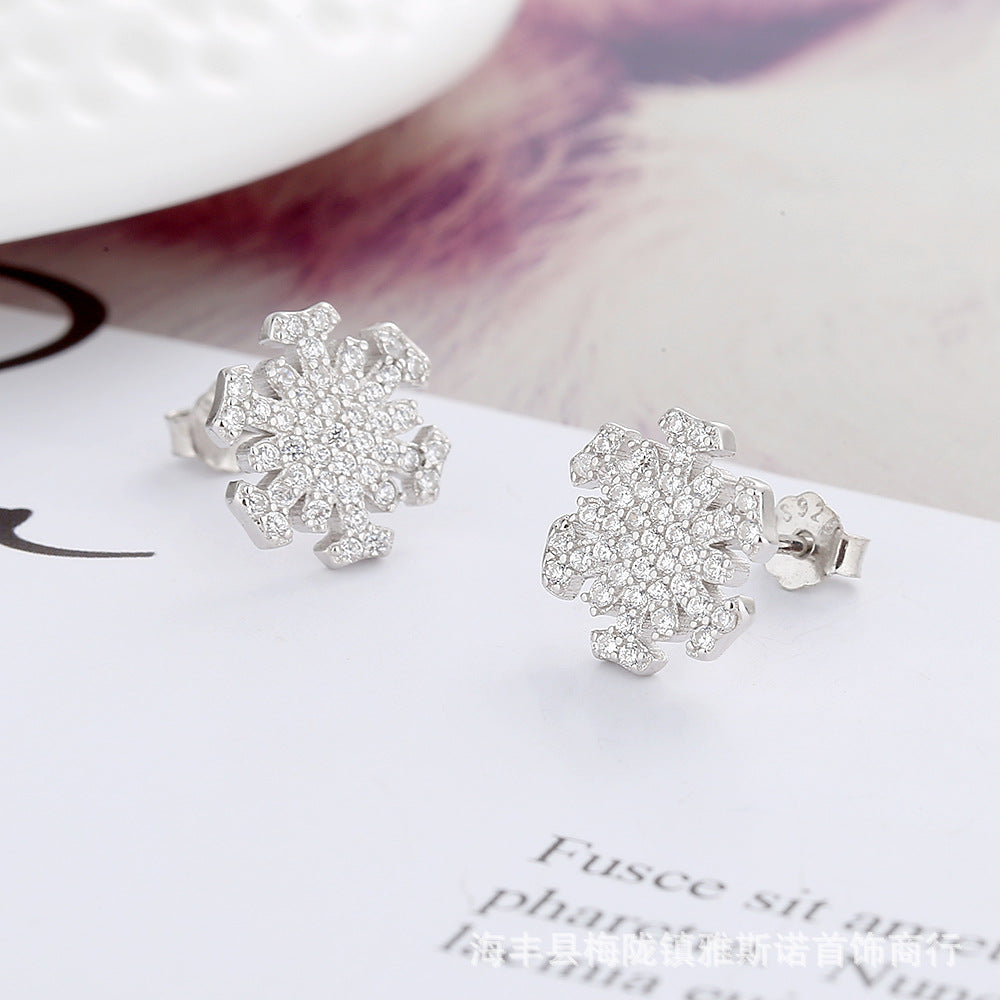 Japanese and Korean trendy simple sterling silver 925 platinum-plated baby's breath snowflake earrings, feminine, fashionable and versatile accessories